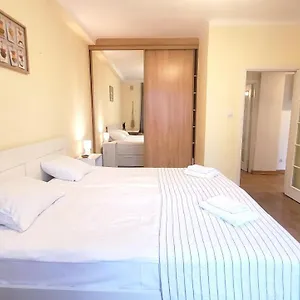 https://happy-life-apartment-next-to-metro-station.warsawhotelspoland.com