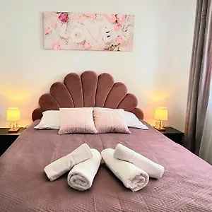 https://luxury-kings-residence-50m2-2-pok-downtown-dobrego.krakowhotelspoland.com
